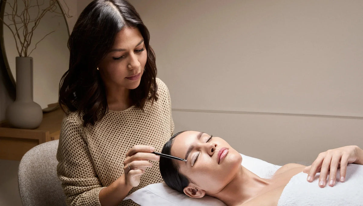 Soin du regard réalisé à l'institut SeeMy Cosmetics Paris 8