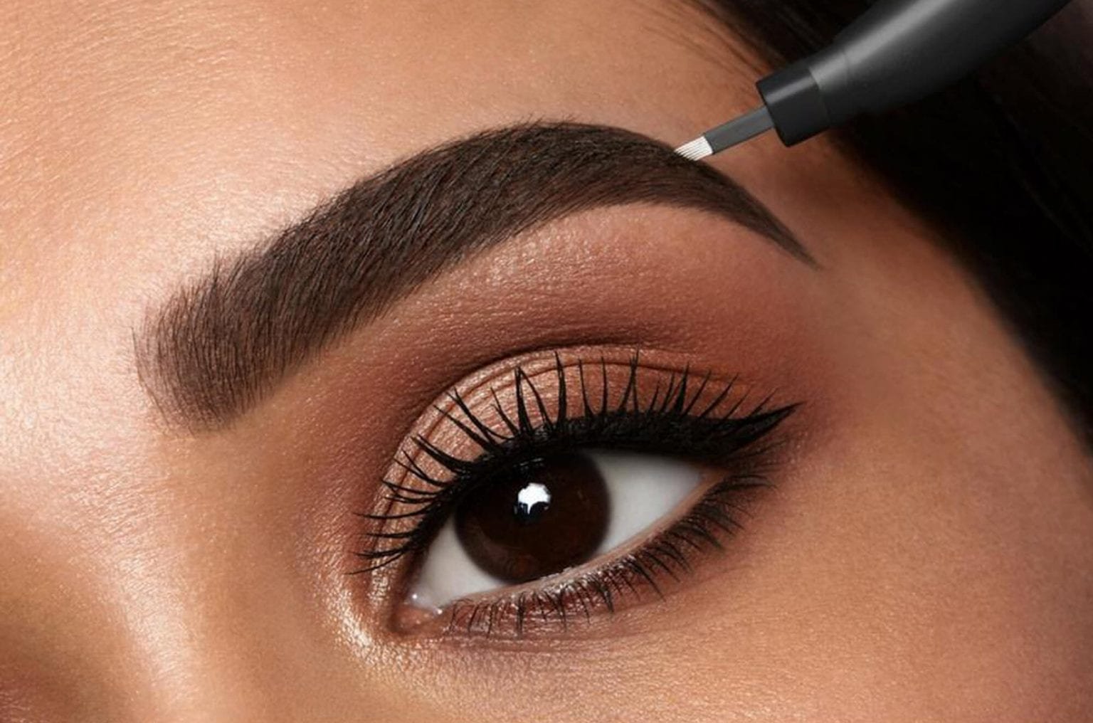Le microblading à Paris : rdv tatouage des sourcils poil à poil